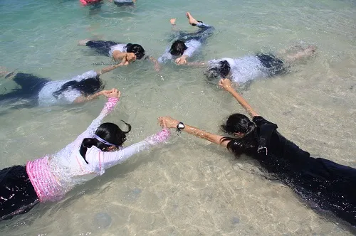 沖縄女子は水着を着ない